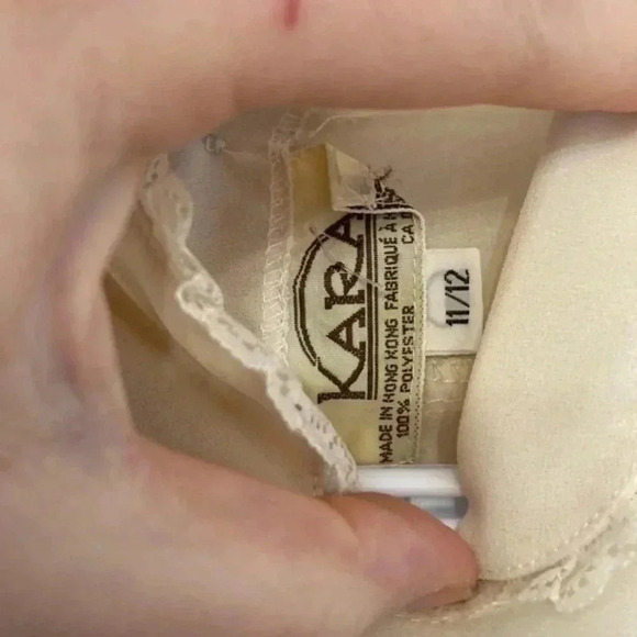 VINTAGE  blouse- Pearl and Lace accents​​ - Picture 7 of 8